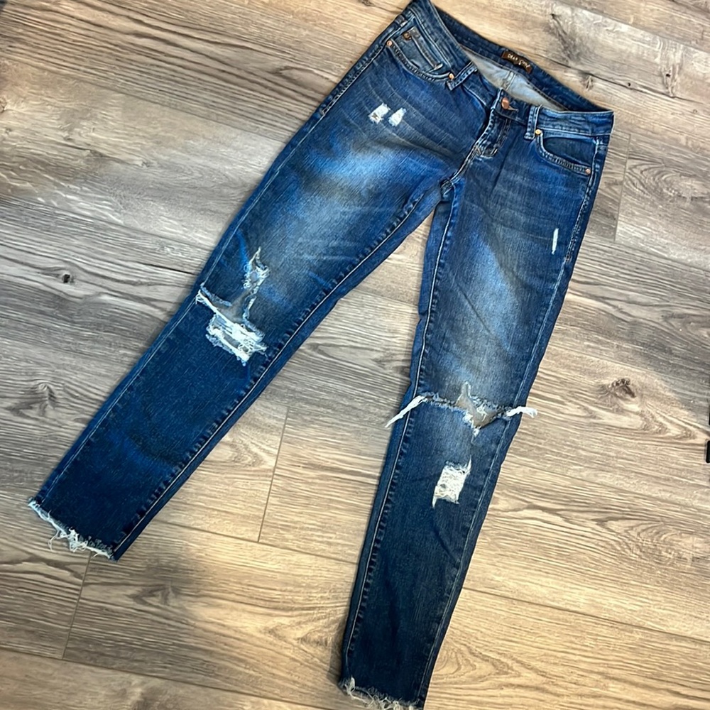 Dear John 25 x 27” inseam cropped capri jeans with holes and distressing